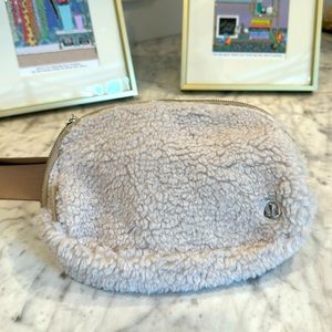 Lululemon Everywhere Belt Bag